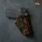 Preview: Maßgefertigtes GM ALPHA OWB Kydex Holster von Gear Maniacs im auffälligen Recon Aurora Orange Design, passend für Glock 17 mit Rotpunktvisier.