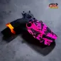 Preview: OWB Kydex-Holster in Schwarz-Neonpink mit „Pew Pew“-Muster, abgebildet mit einer CZ TS3 inklusive orangefarbenem Magazintrichter