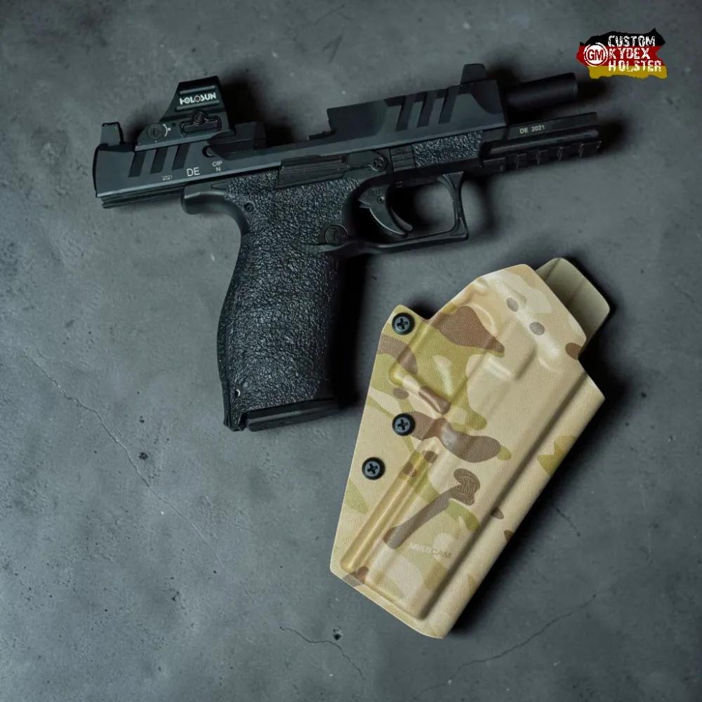 Robustes GM ALPHA OWB Kydex Holster von Gear Maniacs in Multicam Arid, passgenau für Walther PDP 4.5 mit Holosun Rotpunkt-Optik.