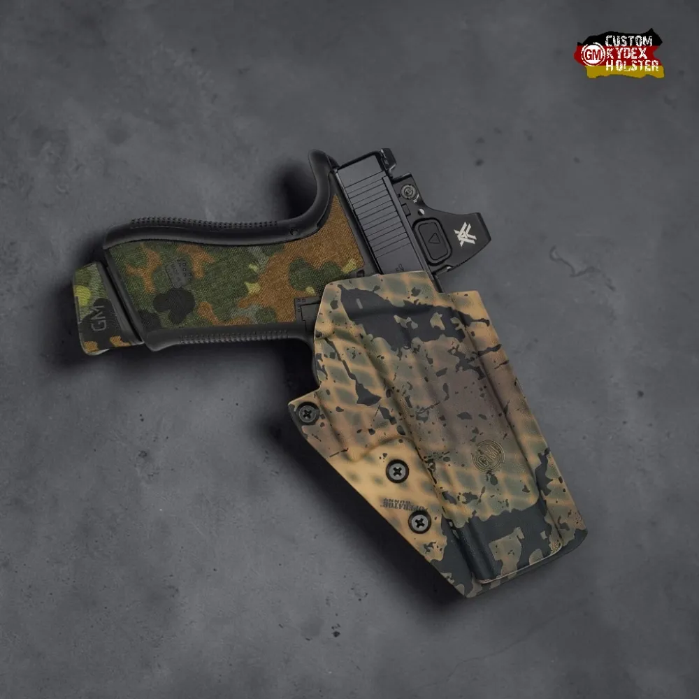 Maßgefertigtes GM ALPHA OWB Kydex Holster von Gear Maniacs im Operator Gunny Design für Glock 17 mit Vortex Defender Rotpunkt-Optik.