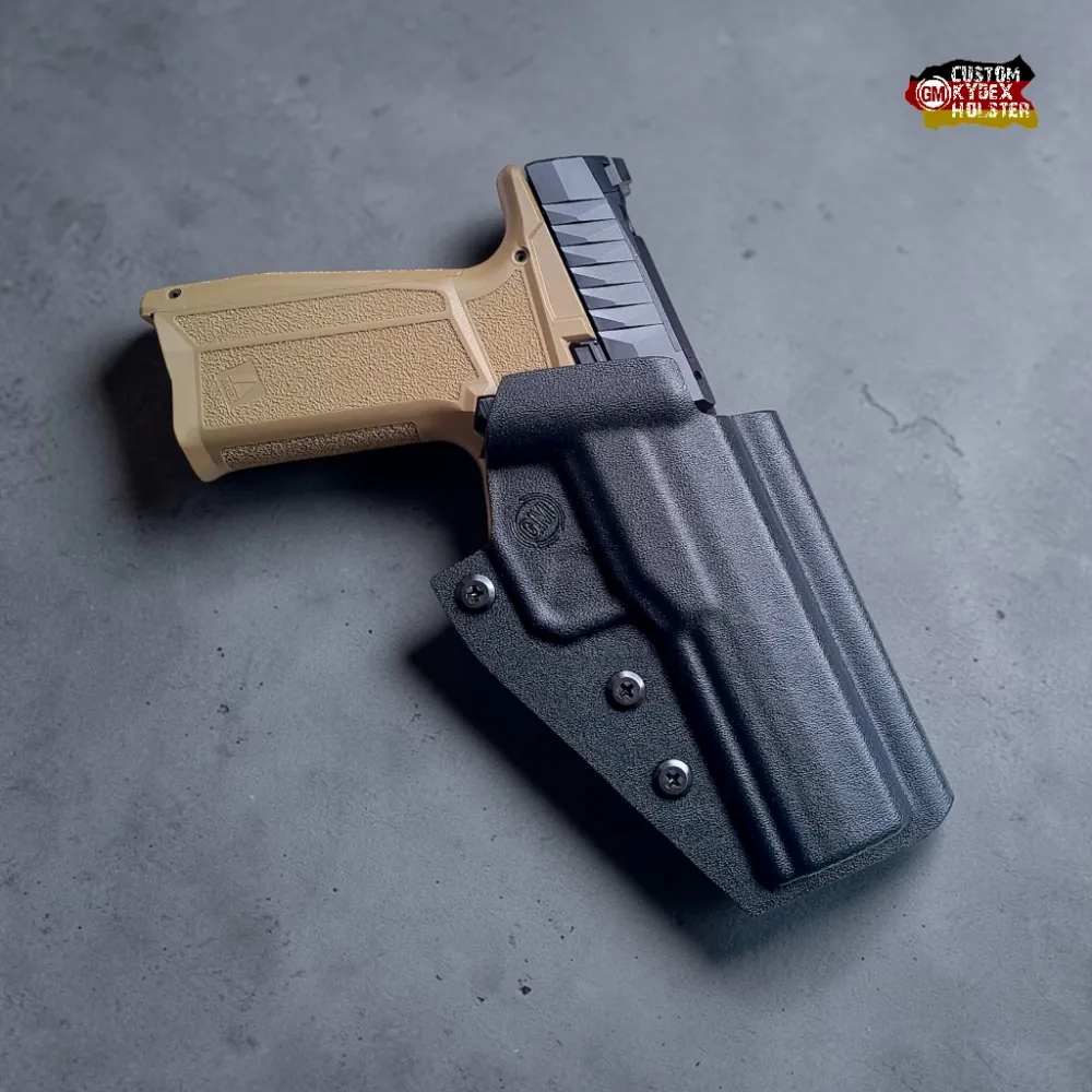 Ein passgenaues GM Alpha OWB Kydex Holster für die Arex Defense Delta 2 OR Pistole. Abgebildet in Schwarz, Optics Ready Ausführung (OR), passend für die 4-Zoll und 4.5-Zoll Variante der Waffe.