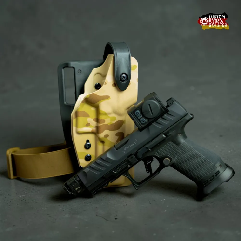 Preview: GM DUTY OWB Kydex Holster LVL 2 GEN2 neben Walther PDP Pistole – optionale Beinschlaufe und Montage-Zubehör.