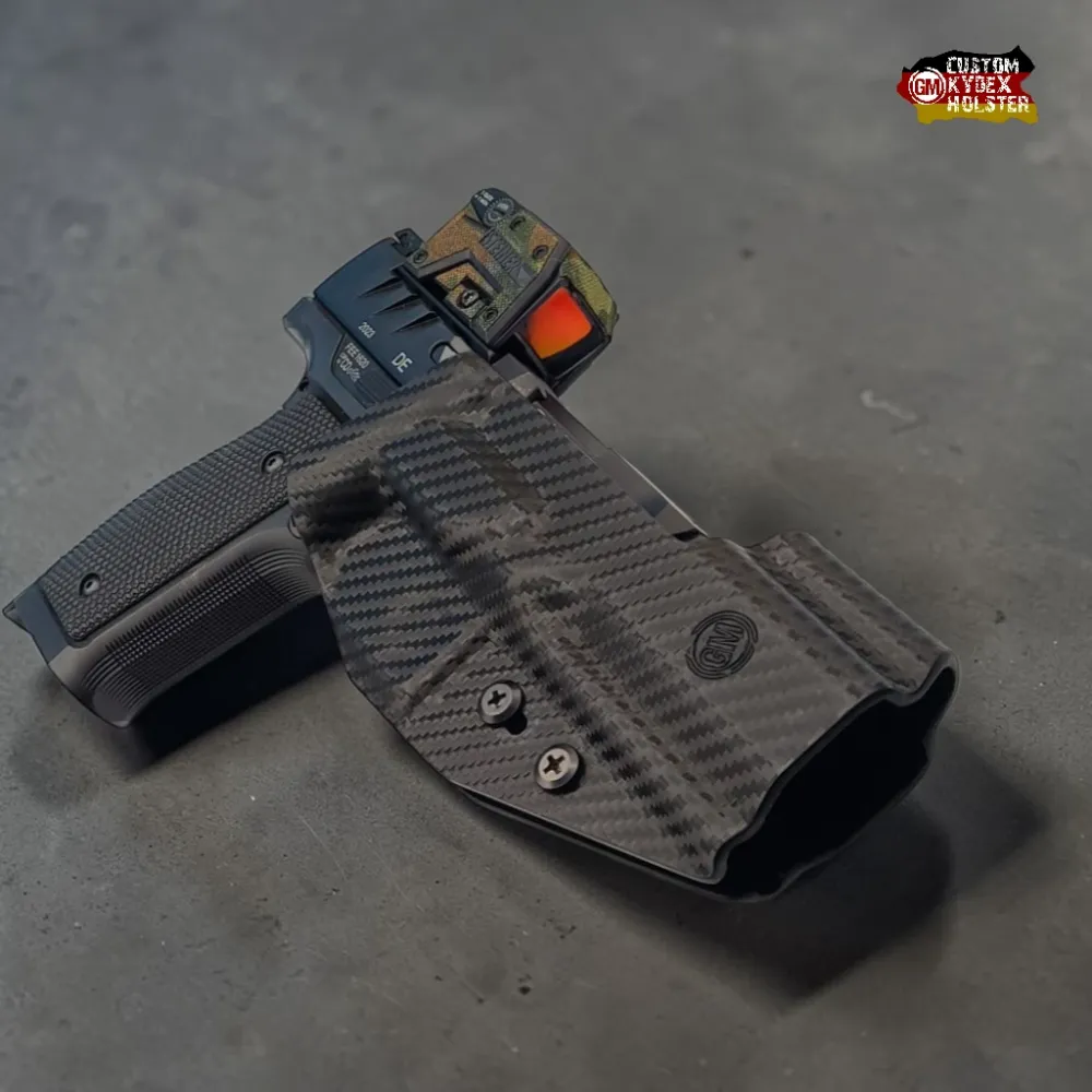 Preview: Detailaufnahme des GM SPORT OWB Holsters in Carbon-Optik für Walther PDP SF – Passgenaues Kydex mit Aussparung für Red Dot Visierungen.