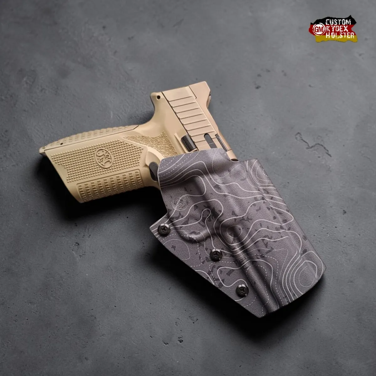 Maßgefertigtes GM ALPHA OWB Kydex Holster von Gear Maniacs im Recon Fog Design für die FN 545, Optic Ready für Rotpunktvisiere.