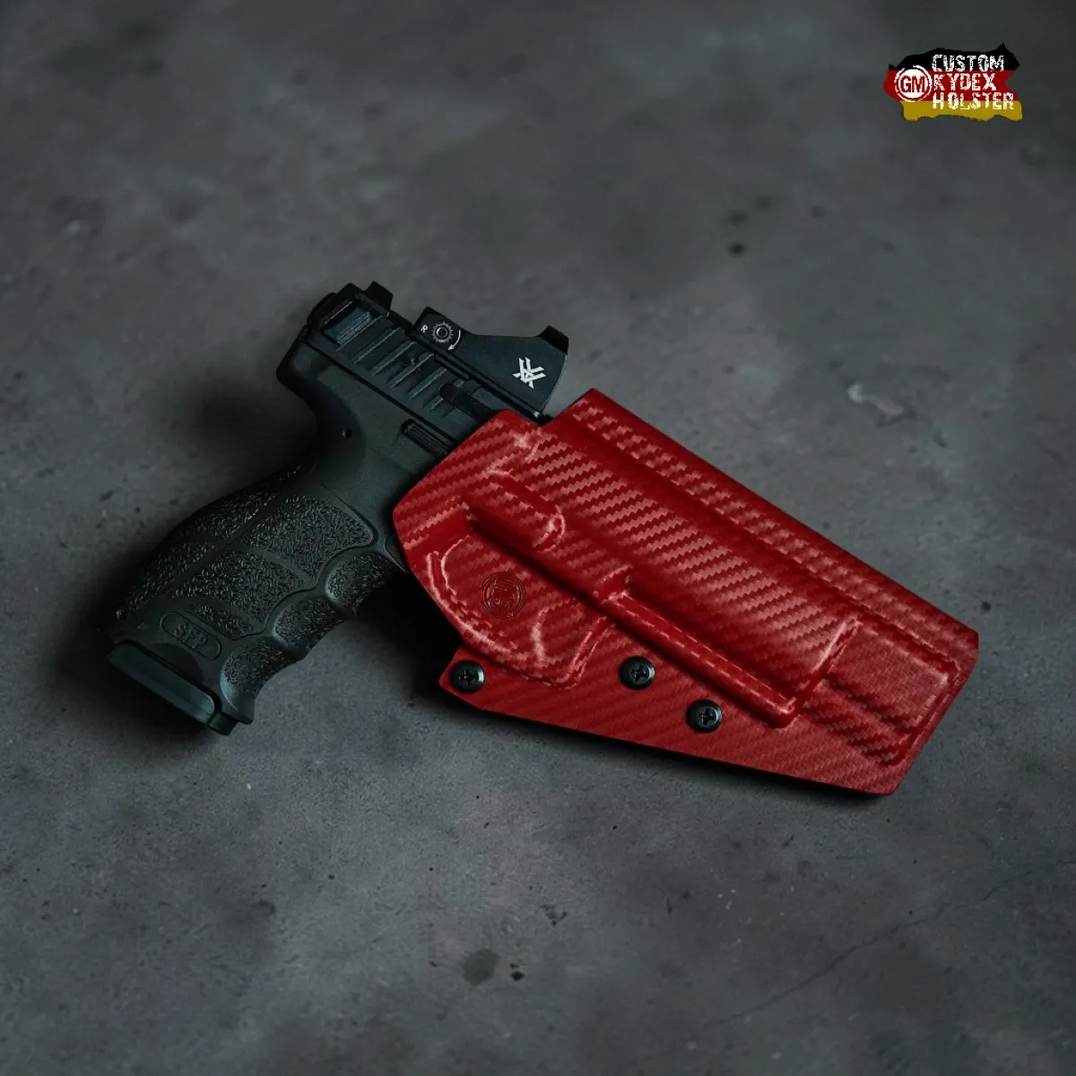 Sportliches GM ALPHA OWB Kydex Holster von Gear Maniacs in Carbon Rot, maßgefertigt für Heckler & Koch SFP9 Match OR & Optic Ready für Vortex und andere Rotpunktvisiere.