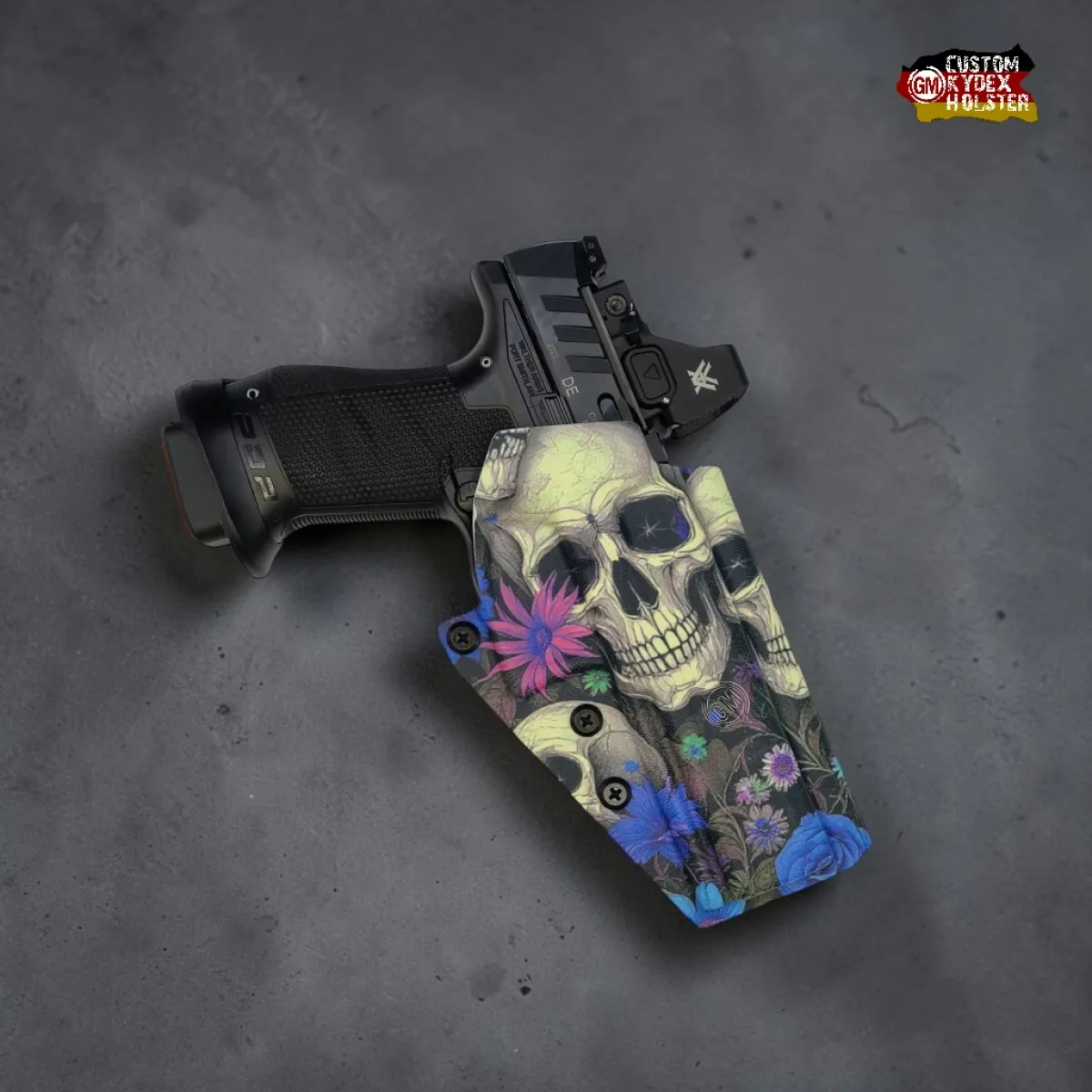 Custom GM ALPHA OWB Kydex Holster von Gear Maniacs im exklusiven Skull Flower Design, passgenau für die Walther PDP 4.6 mit Vortex Defender Optik.