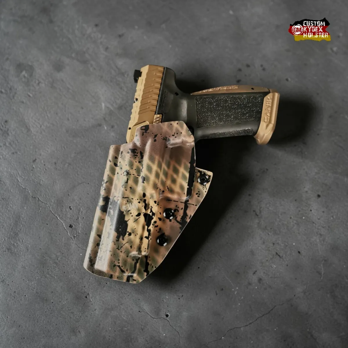 assgenaues GM Alpha OWB Kydex Holster für Canik TTI Combat Pistole. Abgebildet im Operator Gunny Muster, Optics Ready