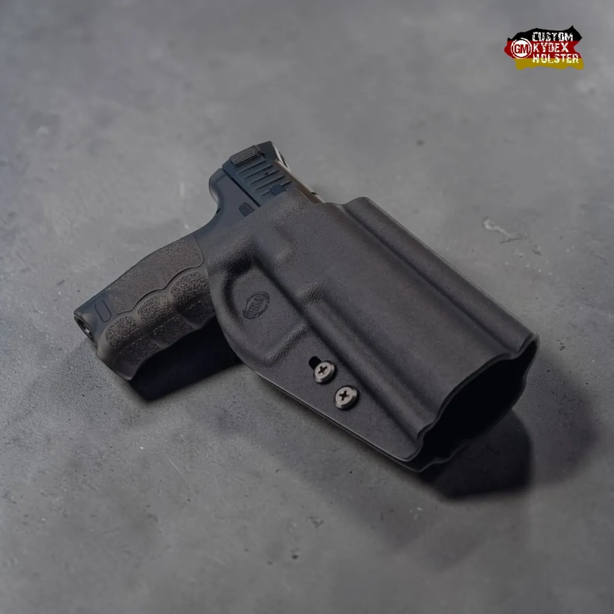 Seitenansicht des GM SPORT OWB Kydex Holsters für die H&K SFP9-Serie – Schlankes Profil für IPSC Match, SFP9L und SFP9F Modelle.